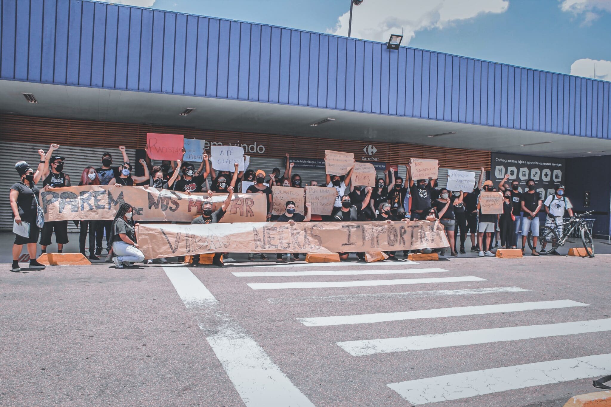  Carrefour Jundiaí fecha temporariamente por conta de protesto