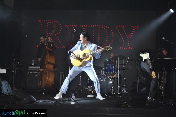  Rudy leva fãs ao delírio em noite de gala da Avenida Jundiaí