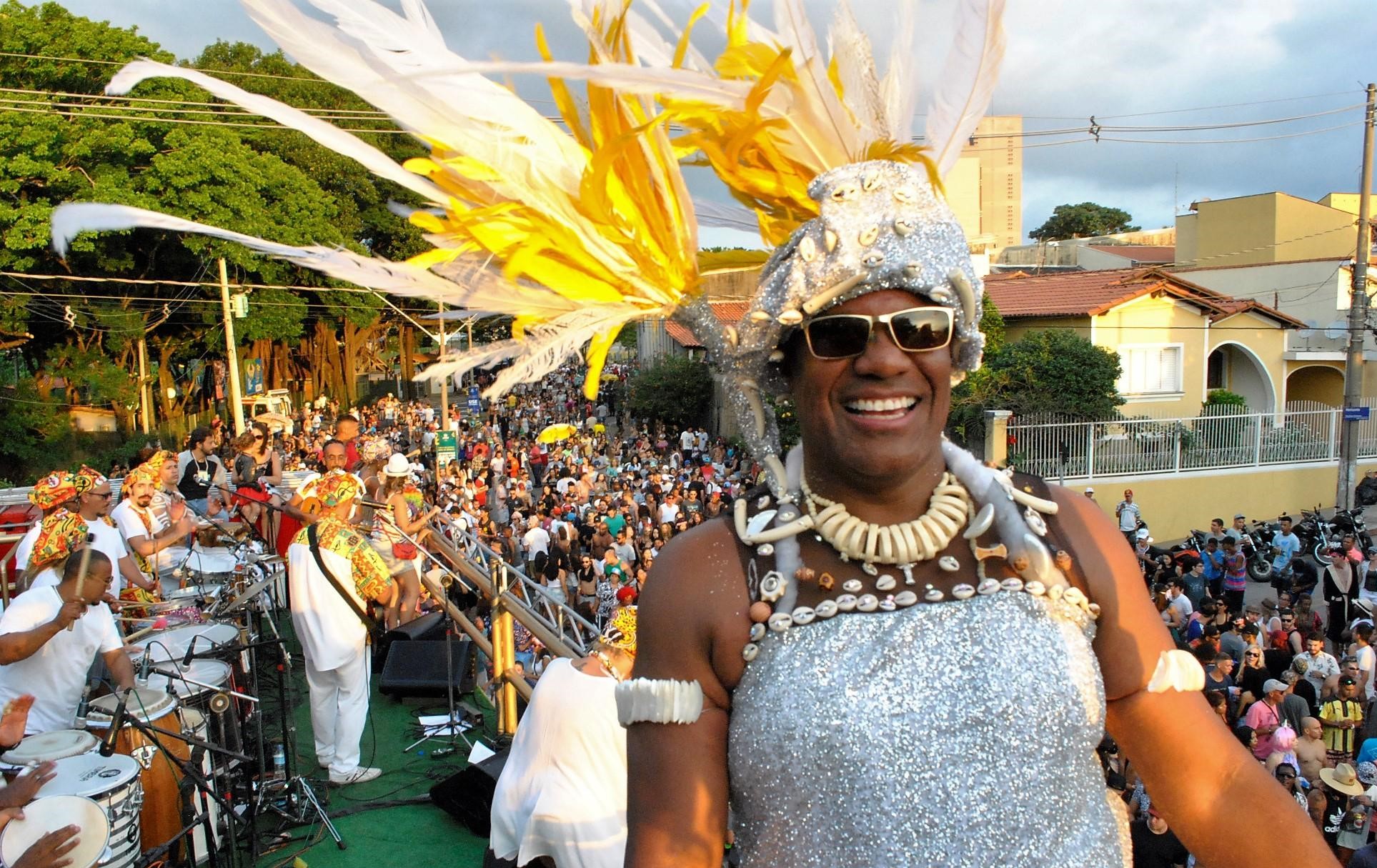  Domingão de batuque com o desfile do Kekerê