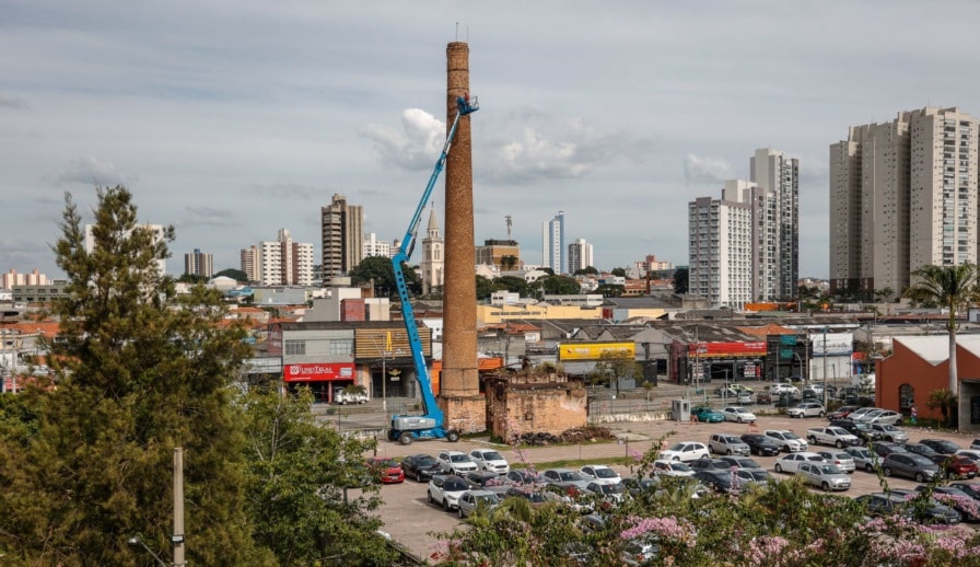  Chaminé da Argos segue na paisagem